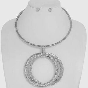 Elegant Silver Necklace with Circular Pendant